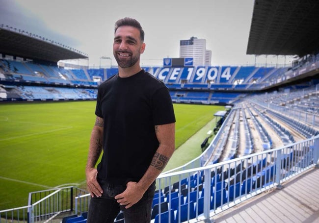 Jesús Gámez, delante del terreno de juego de La Rosaleda.